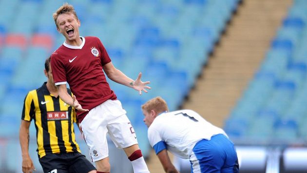 Ladislav Krejčí si vyčítá promarněnou šanci v utkání se švédským Häckenem. Ladislav Krejčí si vyčítá promarněnou šanci v utkání se švédským Häckenem.