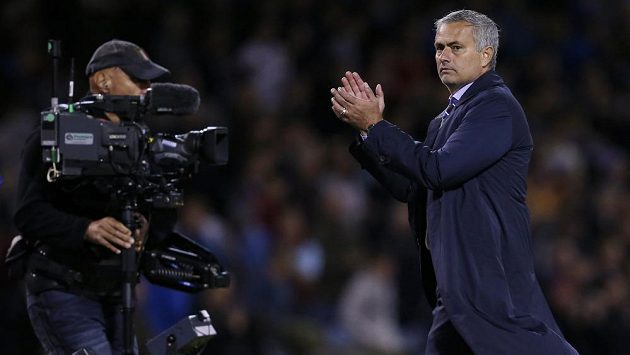 Kouč Chelsea Jose Mourinho po vítězství v Burnley. Kouč Chelsea Jose Mourinho po vítězství v Burnley.