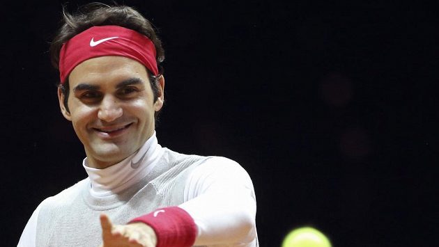 Švýcar Roger Federer při tréninku na finále Davisova poháru. Švýcar Roger Federer při tréninku na finále Davisova poháru.