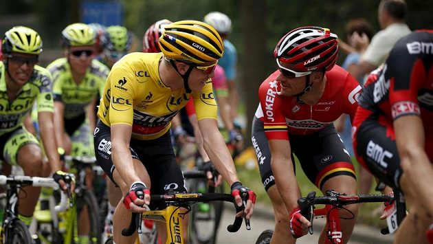 Australan Adam Hansen s krajanem Rohanem Dennisem na počátku tohoto ročníku Tour de France. Australan Adam Hansen s krajanem Rohanem Dennisem na počátku tohoto ročníku Tour de France.