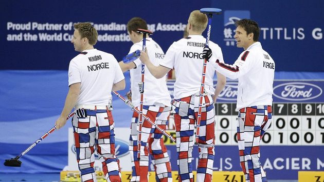 Radost norských curlerů na MS v Pekingu. Radost norských curlerů na MS v Pekingu.