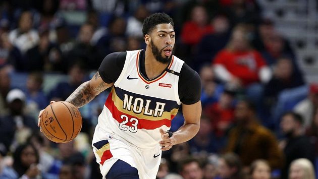 Hvězdný basketbalista Anthony Davis (na snímku) má z celku New Orleans namířeno do týmu LA Lakers, Hvězdný basketbalista Anthony Davis (na snímku) má z celku New Orleans namířeno do týmu LA Lakers,