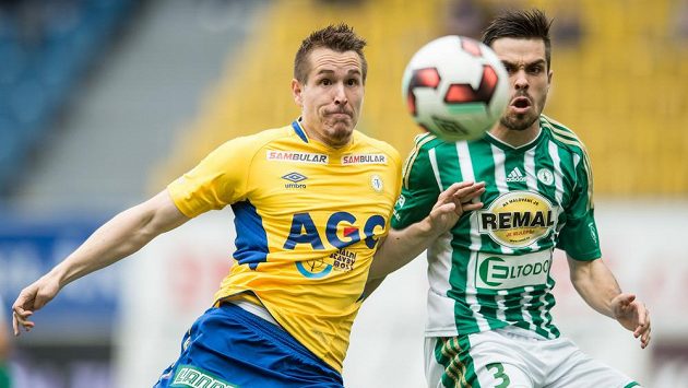 Marek Červenka (vlevo) z Teplic a Petr Buchta z Bohemians. Marek Červenka (vlevo) z Teplic a Petr Buchta z Bohemians.
