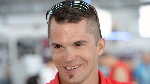 Mílař Jakub Holuša před odletem na MS. Mílař Jakub Holuša před odletem na MS.
