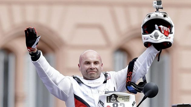 Motocyklista Michal Hernik při slavnostním startu Rallye Dakar. Polský závodník zemřel v průběhu třetí etapy. Motocyklista Michal Hernik při slavnostním startu Rallye Dakar. Polský závodník zemřel v průběhu třetí etapy.