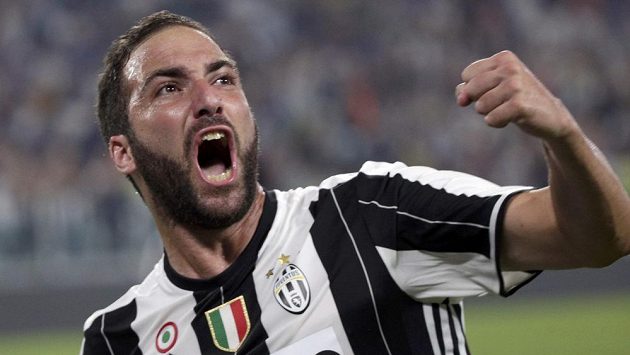 Gonzalo Higuaín se raduje z gólu v dresu Juventusu. Gonzalo Higuaín se raduje z gólu v dresu Juventusu.