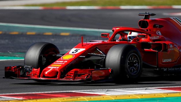 Sebastian Vettel při testech v Barceloně. Sebastian Vettel při testech v Barceloně.
