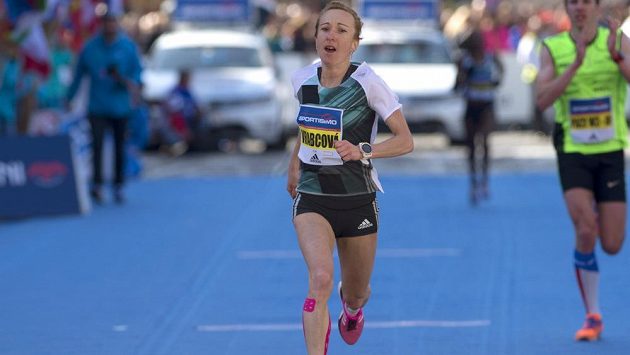 Nejlepší česká závodnice Eva Vrabcová v cíli 18. ročníku pražského půlmaratonu. Nejlepší česká závodnice Eva Vrabcová v cíli 18. ročníku pražského půlmaratonu.