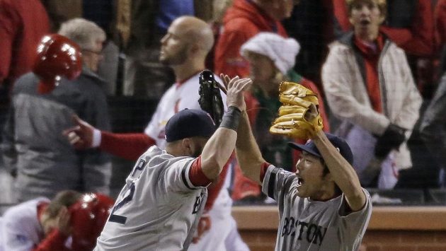 Baseballisté Bostonu se radují z výhry nad St. Louis. Baseballisté Bostonu se radují z výhry nad St. Louis.