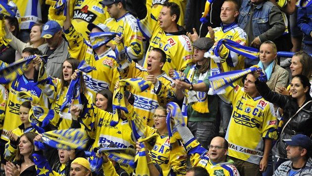 Fanoušci Zlína v neděli na zápas s Pardubicemi nepůjdou, utkání bylo odloženo. Fanoušci Zlína v neděli na zápas s Pardubicemi nepůjdou, utkání bylo odloženo.