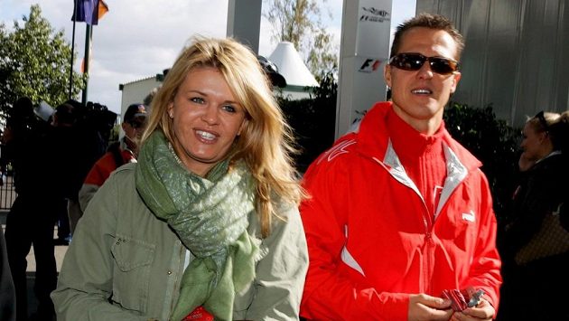 Corinna a Michael Schumacherovi na archivním snímku z roku 2006. Corinna a Michael Schumacherovi na archivním snímku z roku 2006.