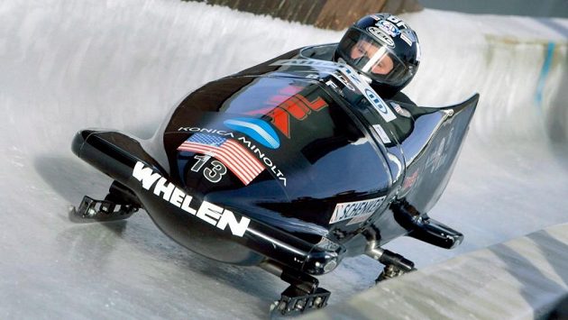 Bobisté Steven Holcomb and Pavle Jovanovic v akci na archivním snímku. Druhý jmenovaný, medailista z mistrovství světa bobistů v roce 2004, spáchal ve 43 letech sebevraždu Bobisté Steven Holcomb and Pavle Jovanovic v akci na archivním snímku. Druhý jmenovaný, medailista z mistrovství světa bobistů v roce 2004, spáchal ve 43 letech sebevraždu