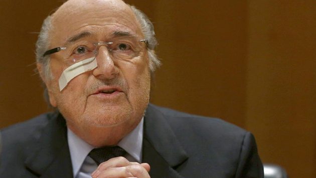 Prezident FIFA Sepp Blatter na pondělní tiskové konferenci v Curychu. Prezident FIFA Sepp Blatter na pondělní tiskové konferenci v Curychu.