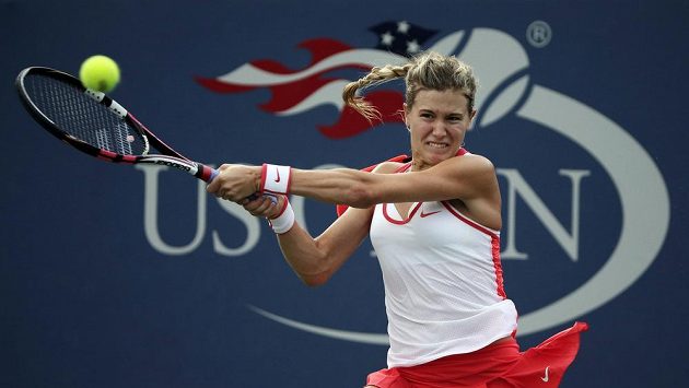 Kanadská tenistka Eugenie Bouchardová při zápase 3. kola US Open proti Slovence Dominice Cibulkové. Kanadská tenistka Eugenie Bouchardová při zápase 3. kola US Open proti Slovence Dominice Cibulkové.