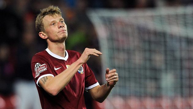 Ladislav Krejčí pomohl Spartě k vítězství nad Duklou třetím gólem. Ladislav Krejčí pomohl Spartě k vítězství nad Duklou třetím gólem.