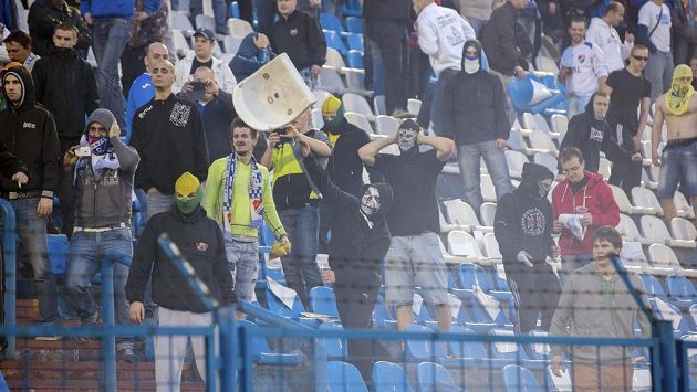 Sektor domácích fanoušků o přestávce duelu Ostrava - Sparta. Sektor domácích fanoušků o přestávce duelu Ostrava - Sparta.