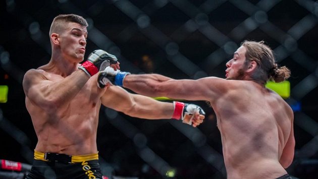 Miloš Petrášek (vlevo) v jednom z posledních duelů s Jeremym Kimballem. Miloš Petrášek (vlevo) v jednom z posledních duelů s Jeremym Kimballem.