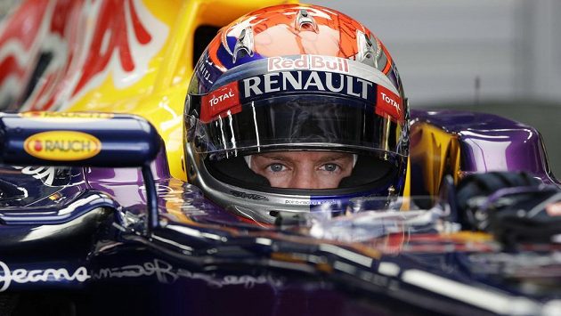 Sebastian Vettel sahá po čtvrtém titulu mistra světa v řadě. Sebastian Vettel sahá po čtvrtém titulu mistra světa v řadě.