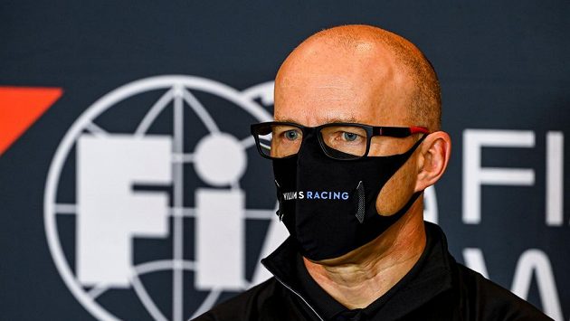 Šéf stáje Williams Simon Roberts při říjnových závodech v Imole. Šéf stáje Williams Simon Roberts při říjnových závodech v Imole.