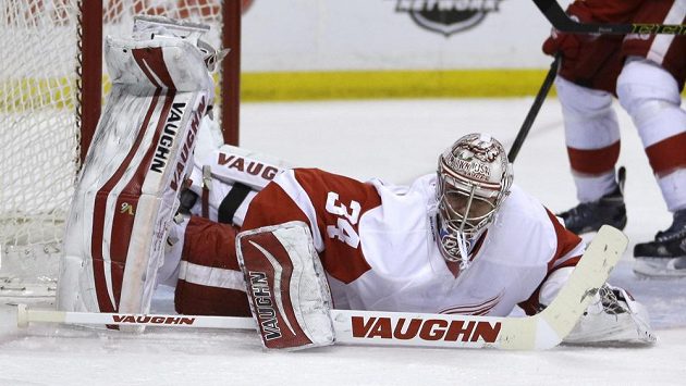 Petr Mrázek v brance Detroitu v utkání NHL na ledě St. Louis. Petr Mrázek v brance Detroitu v utkání NHL na ledě St. Louis.