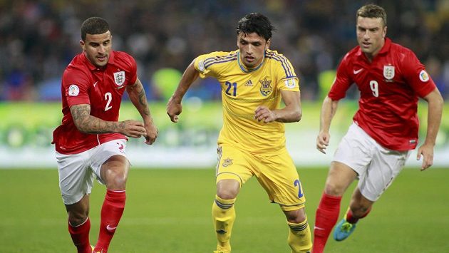 Na ukrajinského fotbalistu Edmara (uprostřed) se snesla sprška rasistických útoků z řad vlastních fanoušků. Na ukrajinského fotbalistu Edmara (uprostřed) se snesla sprška rasistických útoků z řad vlastních fanoušků.