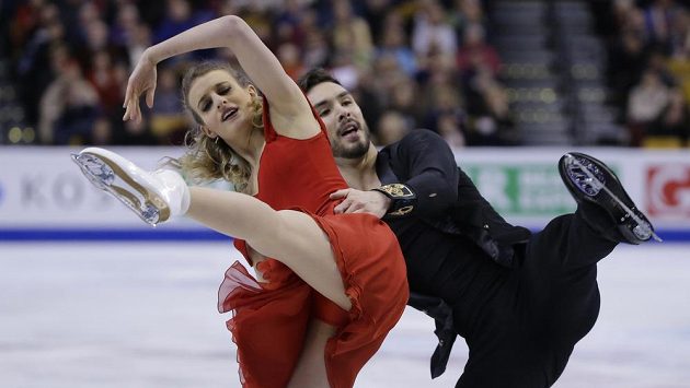 Francouzi Gabriella Papadakisová a Guillaume Cizeron během krátkého tance na MS v Bostonu. Francouzi Gabriella Papadakisová a Guillaume Cizeron během krátkého tance na MS v Bostonu.