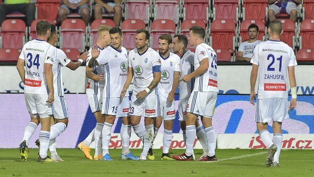 Hráči Mladé Boleslavi se radují z gólu v Plzni. Vyrovnávací trefa Maška jim ale nakonec bod nepřinesla Hráči Mladé Boleslavi se radují z gólu v Plzni. Vyrovnávací trefa Maška jim ale nakonec bod nepřinesla