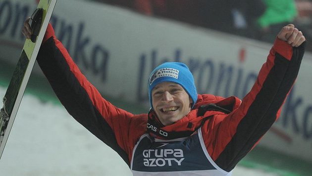 Český skokan na lyžích Roman Koudelka slaví vítězství ve Wisle. Český skokan na lyžích Roman Koudelka slaví vítězství ve Wisle.
