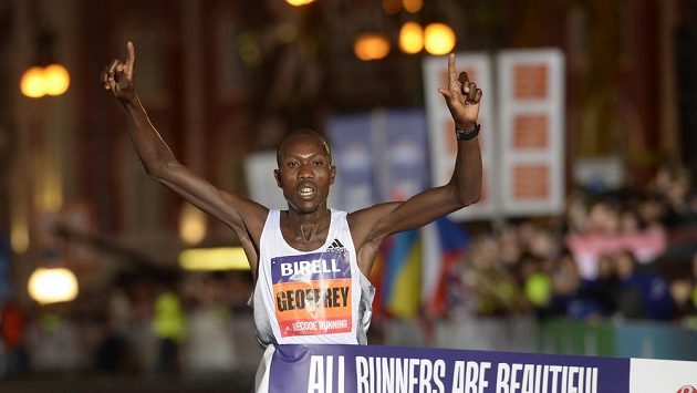 Mezinárodní závod Birell Grand Prix v běhu na 10 kilometrů vyhrál Geoffrey Koech. Mezinárodní závod Birell Grand Prix v běhu na 10 kilometrů vyhrál Geoffrey Koech.