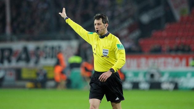 Německý arbitr Wolfgang Stark. Německý arbitr Wolfgang Stark.