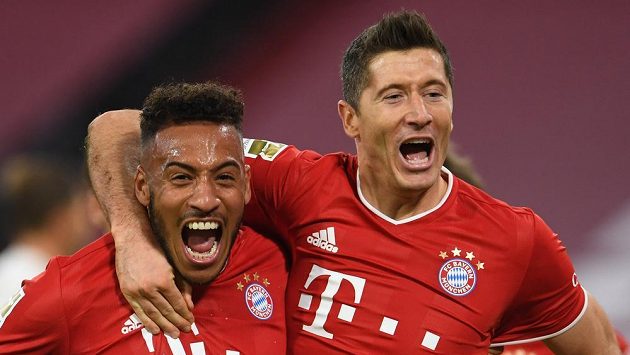Útočník Bayernu Robert Lewandowski (vpravo) dal v utkání proti Hertě Berlín všechny čtyři góly domácích. Útočník Bayernu Robert Lewandowski (vpravo) dal v utkání proti Hertě Berlín všechny čtyři góly domácích.