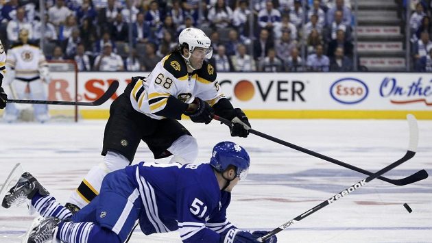 Jaromír Jágr v utkání s Torontem. Jaromír Jágr v utkání s Torontem.