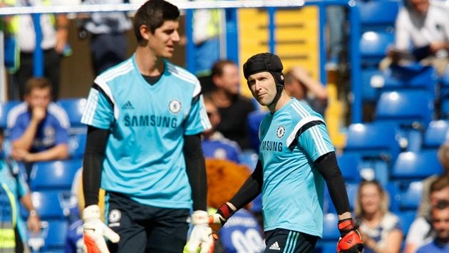 Odejde Petr Čech (vpravo) kvůli Thibautu Courtoisovi z Chelsea? Odejde Petr Čech (vpravo) kvůli Thibautu Courtoisovi z Chelsea?