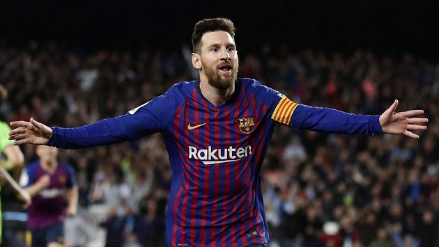 Barcelonský Lionel Messi se raduje po vstřeleném gólu proti Levante. Barcelonský Lionel Messi se raduje po vstřeleném gólu proti Levante.