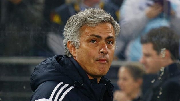 Trenér Chelsea José Mourinho nesmí půl roku řídit auto. Trenér Chelsea José Mourinho nesmí půl roku řídit auto.