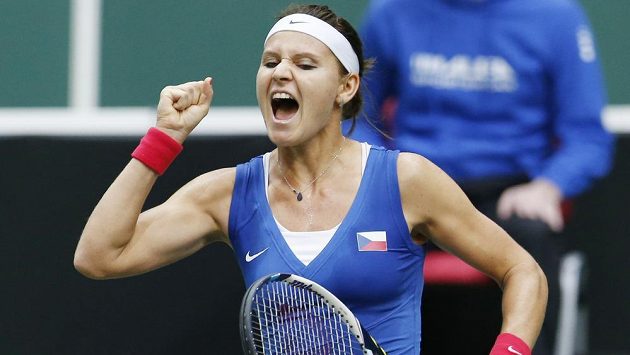 Lucie Šafářová právě českému týmu zajistila v semifinále Fed Cupu proti Itálii první bod. Lucie Šafářová právě českému týmu zajistila v semifinále Fed Cupu proti Itálii první bod.
