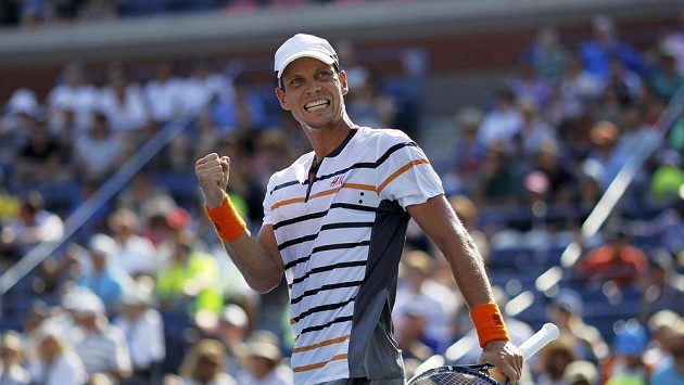Tomáš Berdych se raduje z postupu do druhého kola US Open. Tomáš Berdych se raduje z postupu do druhého kola US Open.