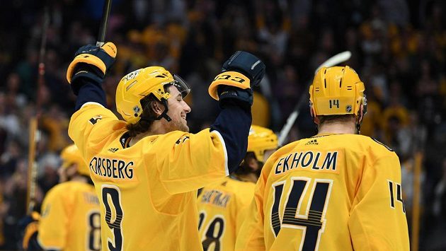 Hokejisté Nashvillu se už těší na příchod finského talentu Eeliho Tolvanena. Na snímku švédské duo Filip Forsberg a Mattias Ekholm. Hokejisté Nashvillu se už těší na příchod finského talentu Eeliho Tolvanena. Na snímku švédské duo Filip Forsberg a Mattias Ekholm.