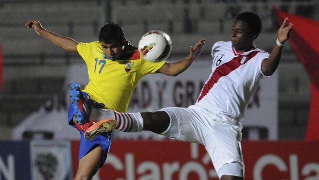 Max Barrios v dresu Peru (vpravo), který je ale ve skutečnosti pětadvacetiletý Ekvádorec Juan Carlos Espinosa Mercado. Max Barrios v dresu Peru (vpravo), který je ale ve skutečnosti pětadvacetiletý Ekvádorec Juan Carlos Espinosa Mercado.