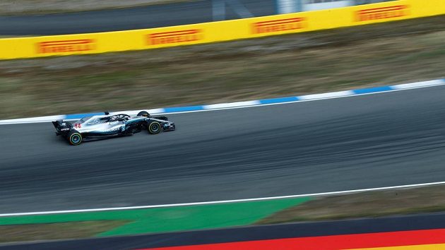 Lewis Hamilton s mercedesem při Velké ceně Německa. Ilustrační snímek. Lewis Hamilton s mercedesem při Velké ceně Německa. Ilustrační snímek.