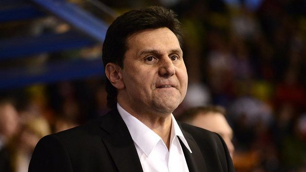 Trenér české hokejové reprezentace Vladimír Růžička. Trenér české hokejové reprezentace Vladimír Růžička.