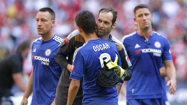 Brankář Arsenalu Petr Čech se bál, že na něj Oscar vymyslí kulišárnu. Nakonec jeho střelecký pokus zlikvidoval. Brankář Arsenalu Petr Čech se bál, že na něj Oscar vymyslí kulišárnu. Nakonec jeho střelecký pokus zlikvidoval.