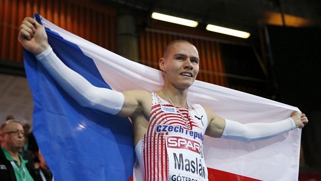 Pavel Maslák po vítězství s českou vlajkou. Pavel Maslák po vítězství s českou vlajkou.