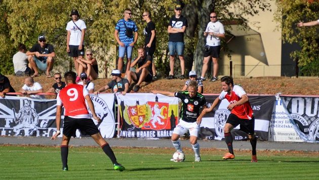 Fotbalisté druholigového Hradce Králové postoupili do 2. kola MOL Cupu, když na hřišti divizních Slatiňan vyhráli 4:2 v prodloužení. Fotbalisté druholigového Hradce Králové postoupili do 2. kola MOL Cupu, když na hřišti divizních Slatiňan vyhráli 4:2 v prodloužení.
