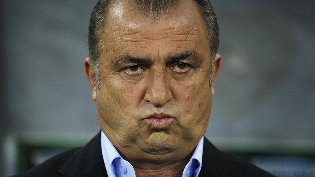 Zamračený kouč Galatasaraye Fatih Terim . Zamračený kouč Galatasaraye Fatih Terim .