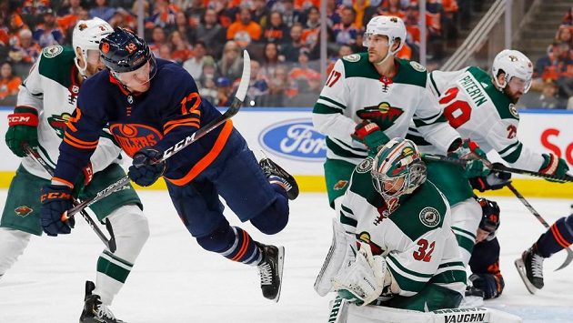Hokejista Edmontonu Colby Cave skončil kvůli krvácení do mozku na jednotce intenzivní péče. Hokejista Edmontonu Colby Cave skončil kvůli krvácení do mozku na jednotce intenzivní péče.