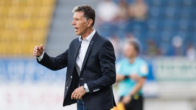 Trenér Slavie Jaroslav Šilhavý během utkání v Teplicích. Trenér Slavie Jaroslav Šilhavý během utkání v Teplicích.