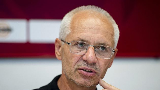 Hlavní trenér Hradce Králové Václav Sýkora před novou sezónou. Hlavní trenér Hradce Králové Václav Sýkora před novou sezónou.