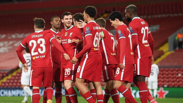 Liverpool slaví výhru, ale přemožitel Slavie zlobil. Real senzačním finišem vydřel bod