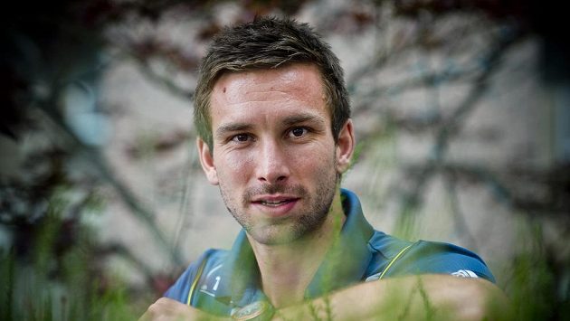 Badmintonista Petr Koukal na tiskové konferenci v Praze před odletem na mistrovství světa v čínském Kuang-čou. Badmintonista Petr Koukal na tiskové konferenci v Praze před odletem na mistrovství světa v čínském Kuang-čou.